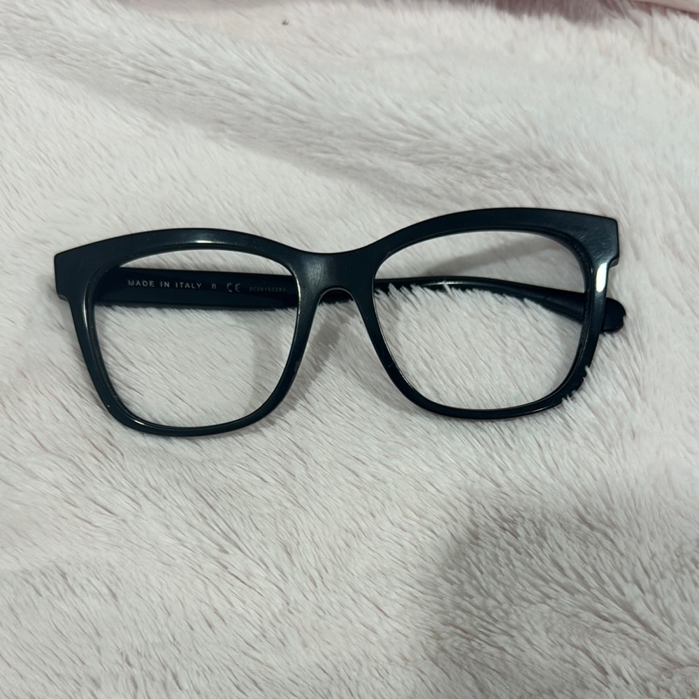 CHANEL LOGO GLASSES BROKEN